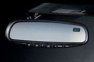2013 Nissan Juke Auto-Dimming Rearview Mirror